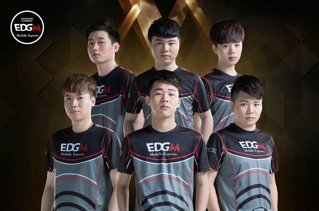 但他冷静复 但他冷静复